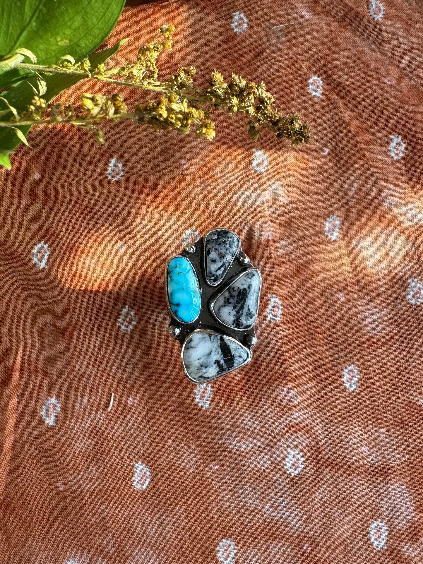 White Buffalo Turquoise Statement ring - Size 7 3/4