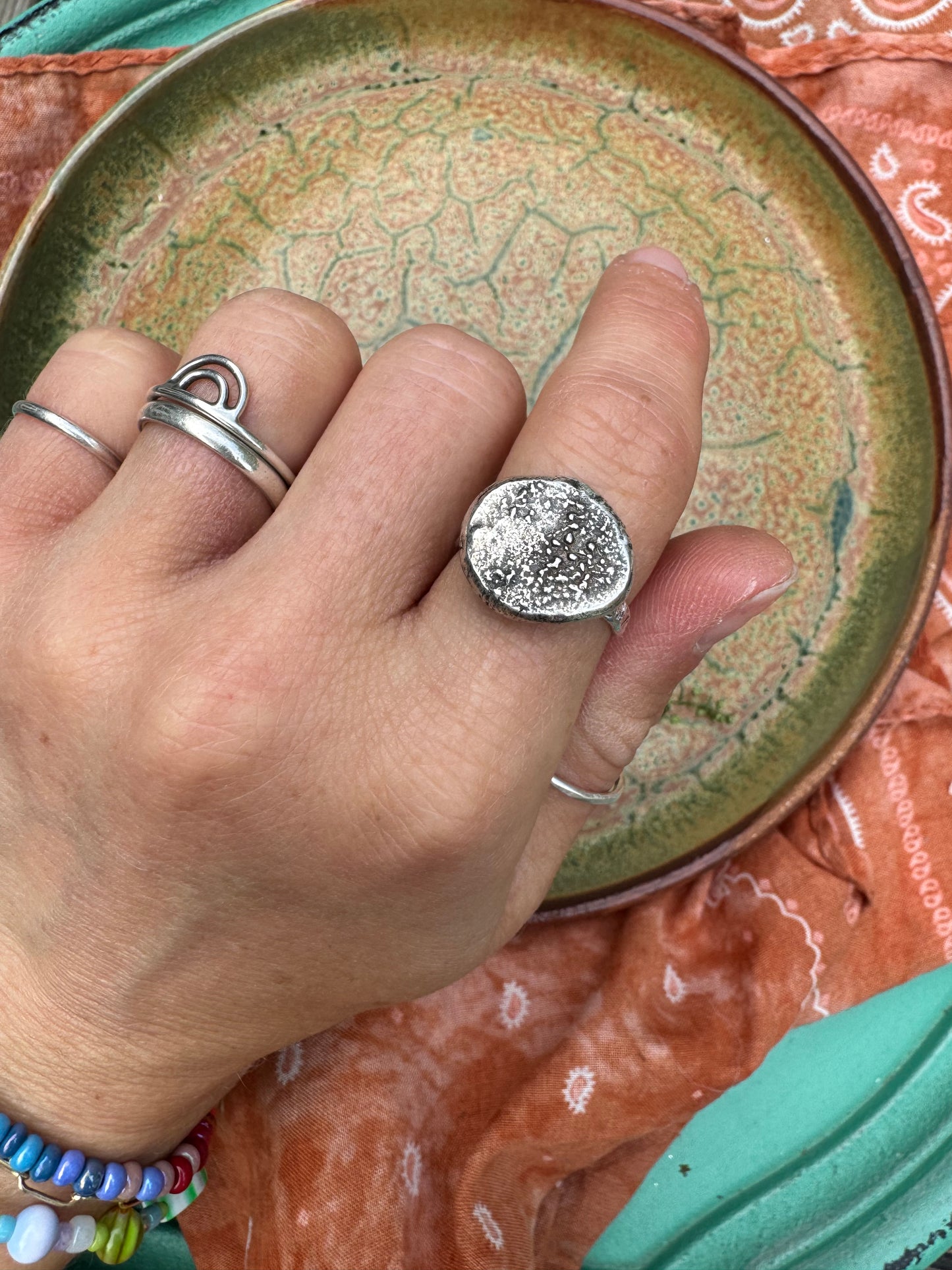 Medallion Ring - size 6 1/2