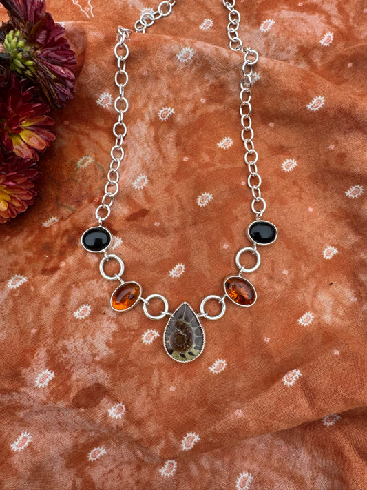 Autumn tone “Kiavah” necklace