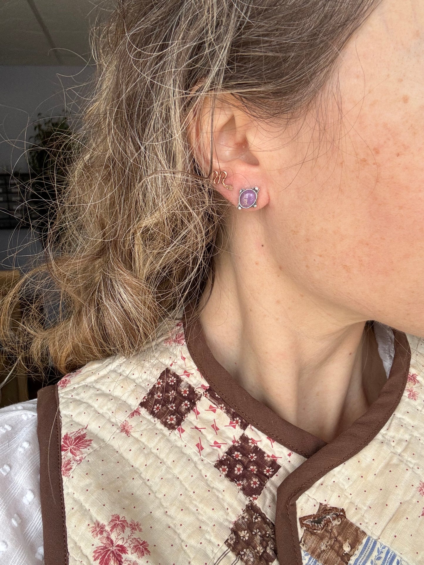 Phosphosiderite Purple "waypoint" Studs no.1