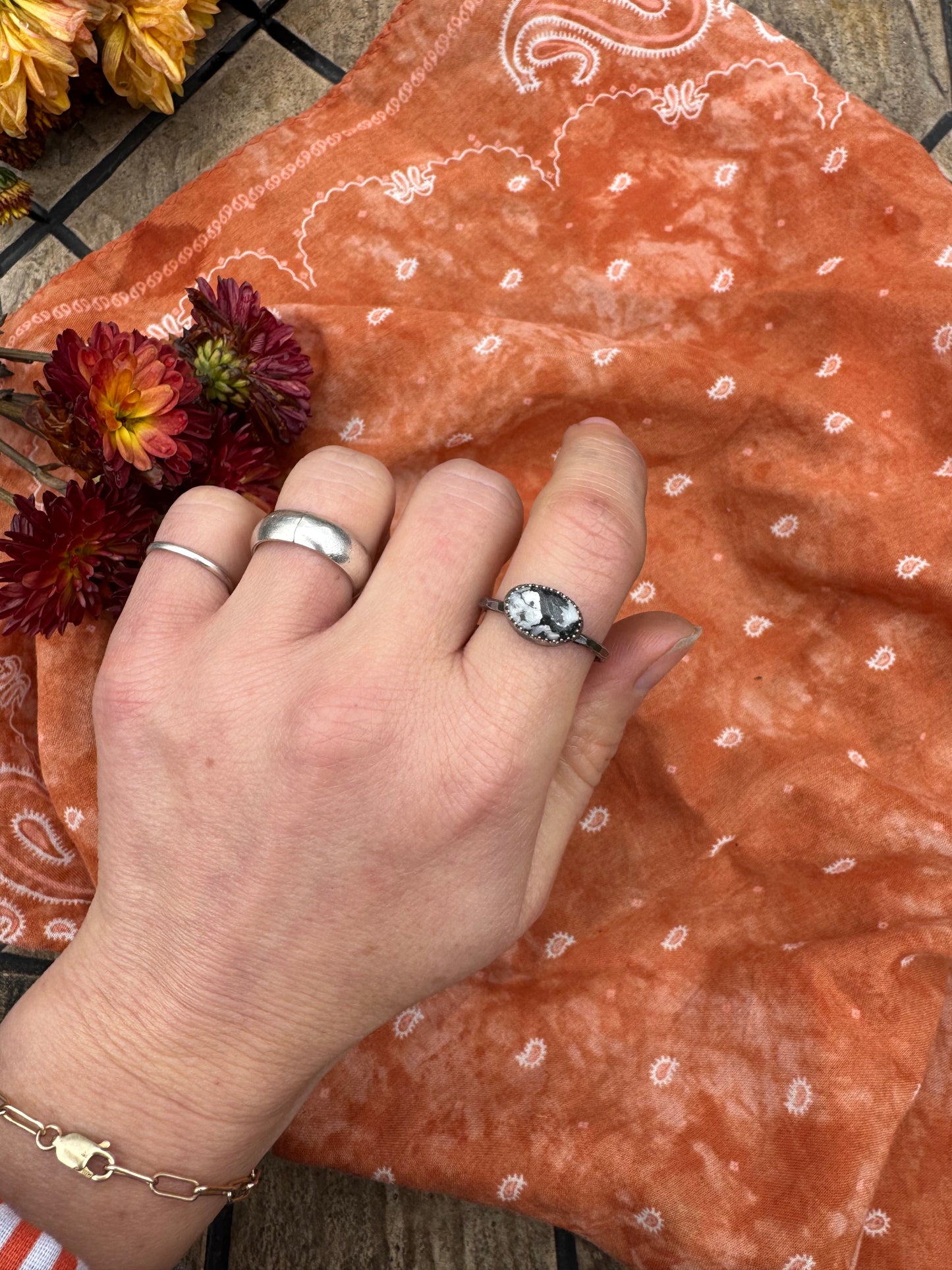 White Buffalo Stacker - size 8 3/4