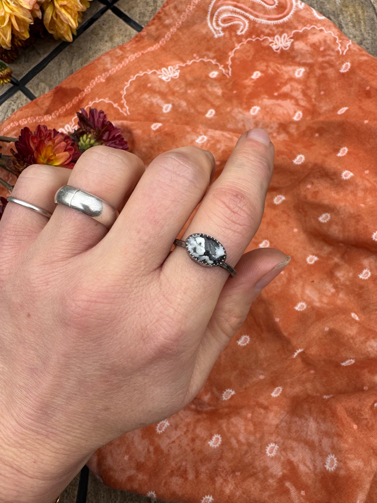 White Buffalo Stacker - size 8 3/4