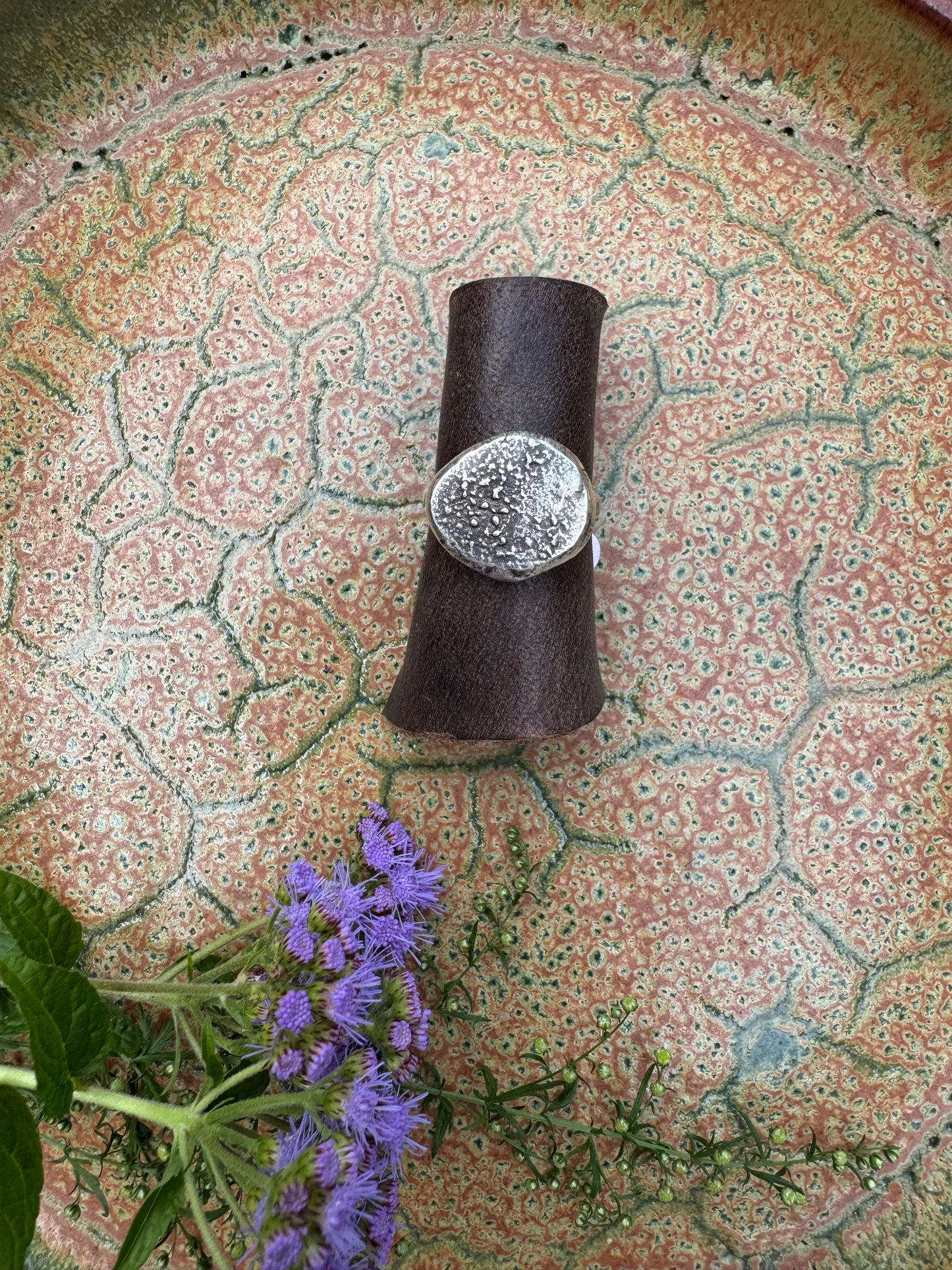 Medallion Ring - size 6 1/2