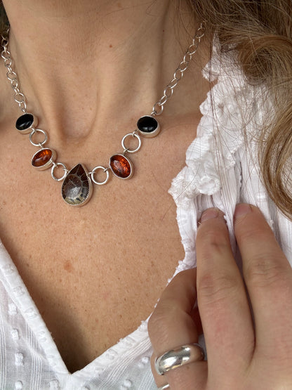 Autumn tone “Kiavah” necklace